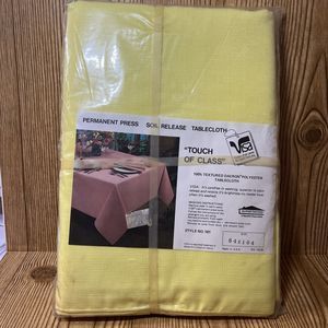 VTG Visa 100% Textured POLYESTER FABRIC 64 X 104 Yellow Tablecloth MADE IN USA